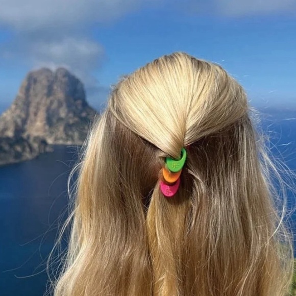 Fiona Franchimon No 1 Hairpin Trio-Tantalizing Blue, Seashell Pink, Strawberry - Picture 7 of 8